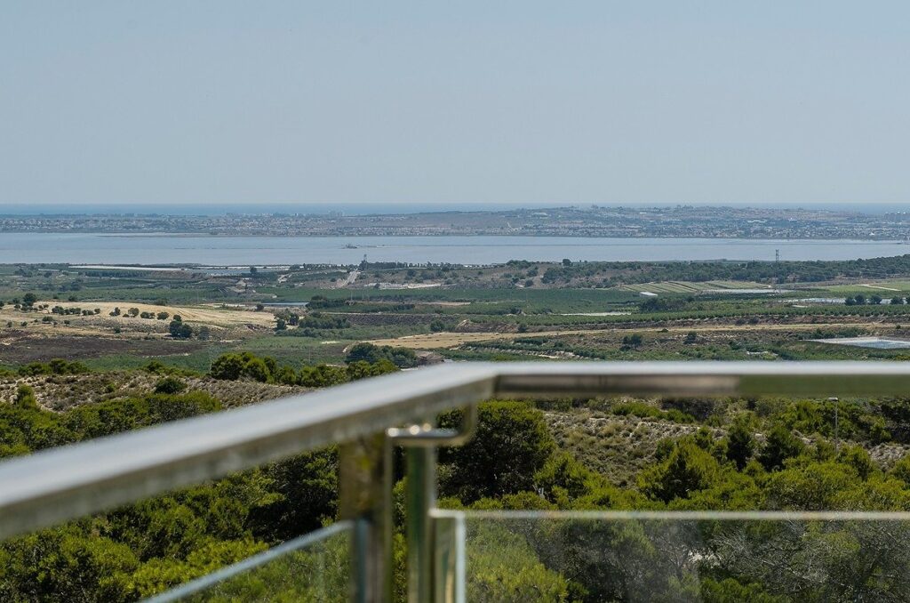 NOWY BUDYNEK BUNGALOWÓW W SAN MIGUEL DE SALINAS