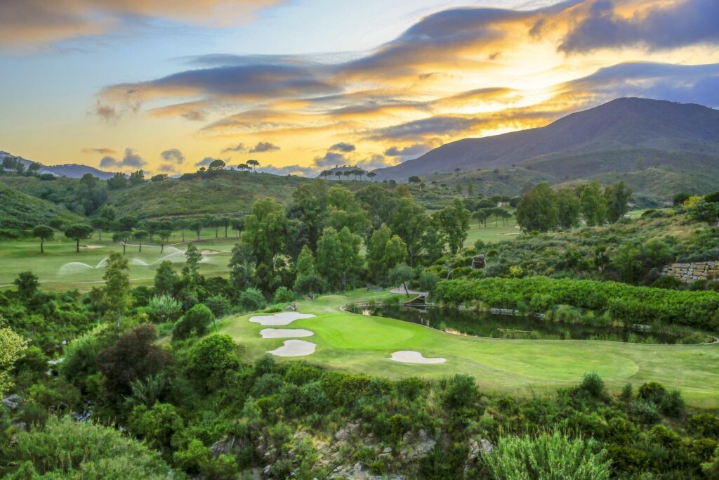 RYNEK PIERWOTNY KOMPLEKS MIESZKALNY W OŚRODKU GOLFOWYM LA CALA, MIJAS