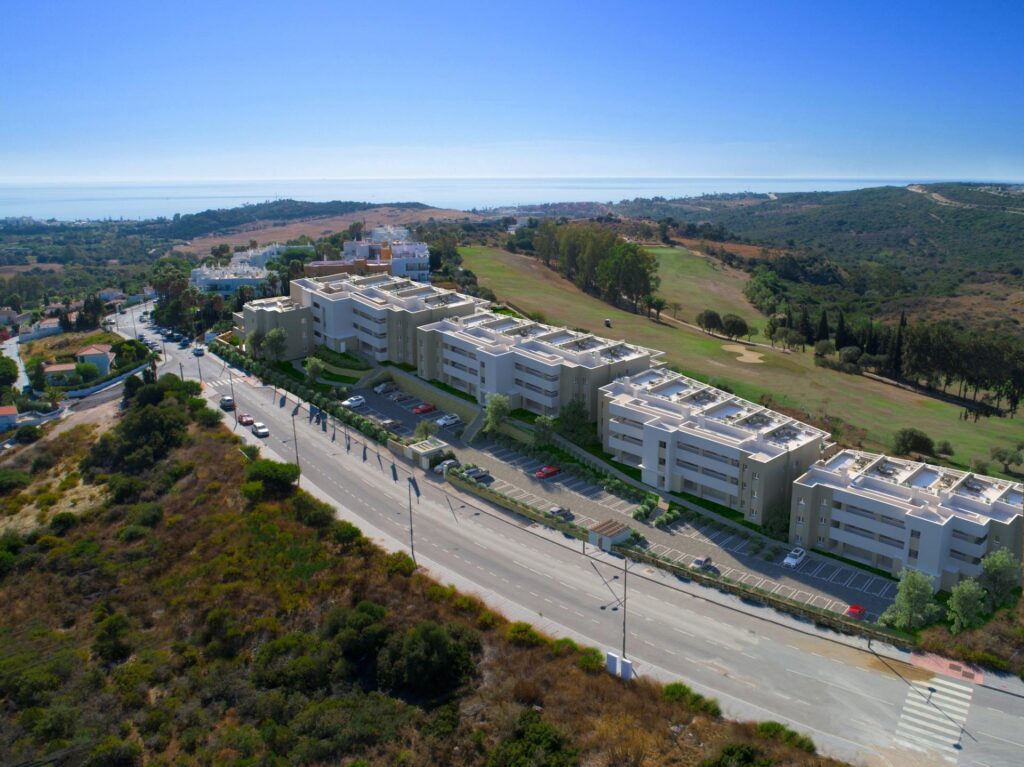 RYNEK PIERWOTNY KOMPLEKS MIESZKANIOWY W ESTEPONA GOLF