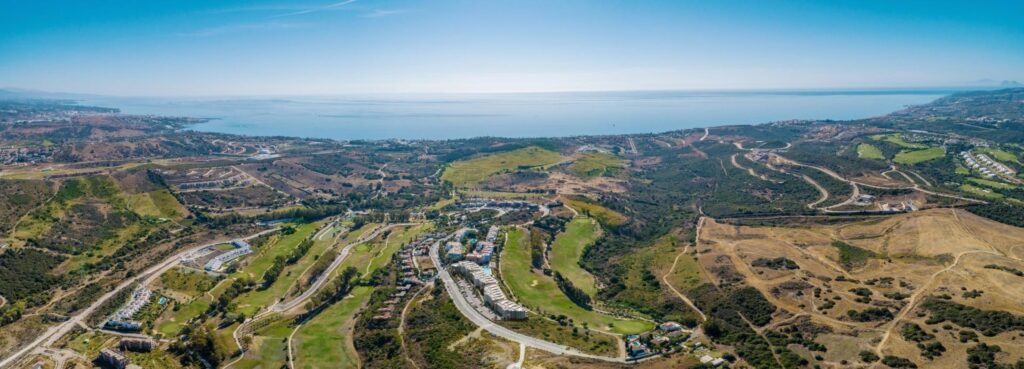 RYNEK PIERWOTNY KOMPLEKS MIESZKANIOWY W ESTEPONA GOLF