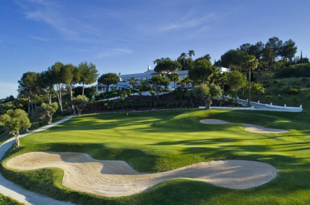 RYNEK PIERWOTNY KOMPLEKS MIESZKANIOWY W ESTEPONA GOLF