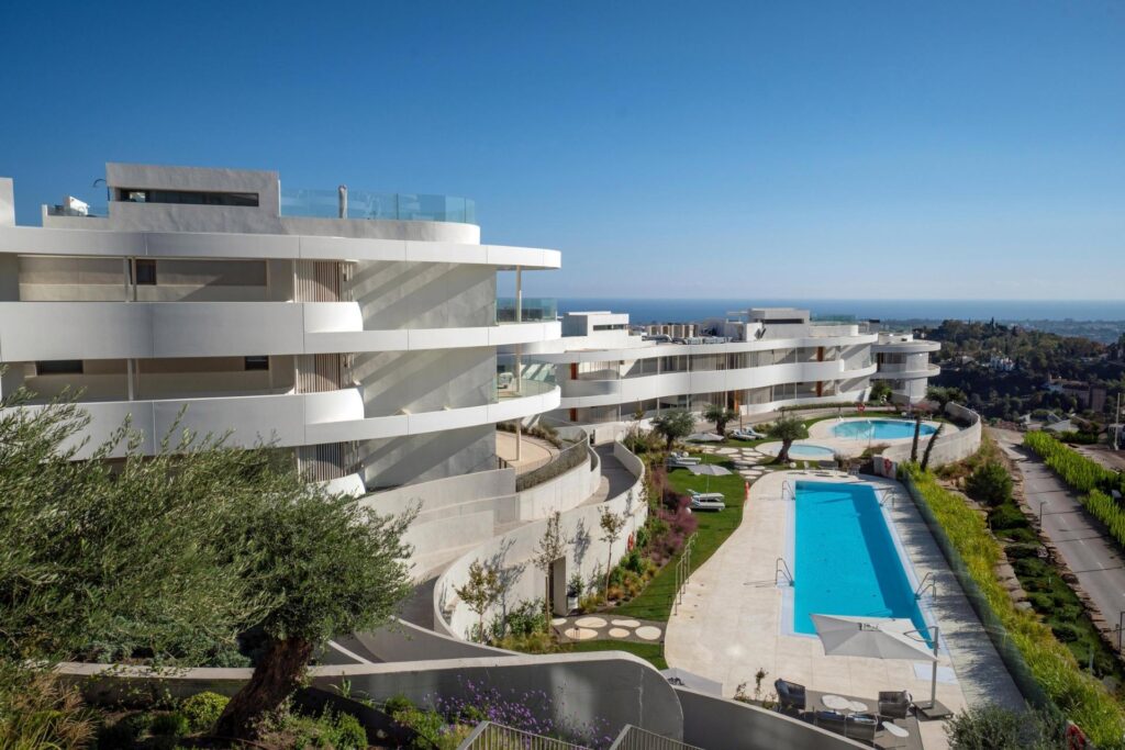 Luksusowe życie na wzgórzach Marbella-Benahavís: Butikowa wspólnota mieszkaniowa