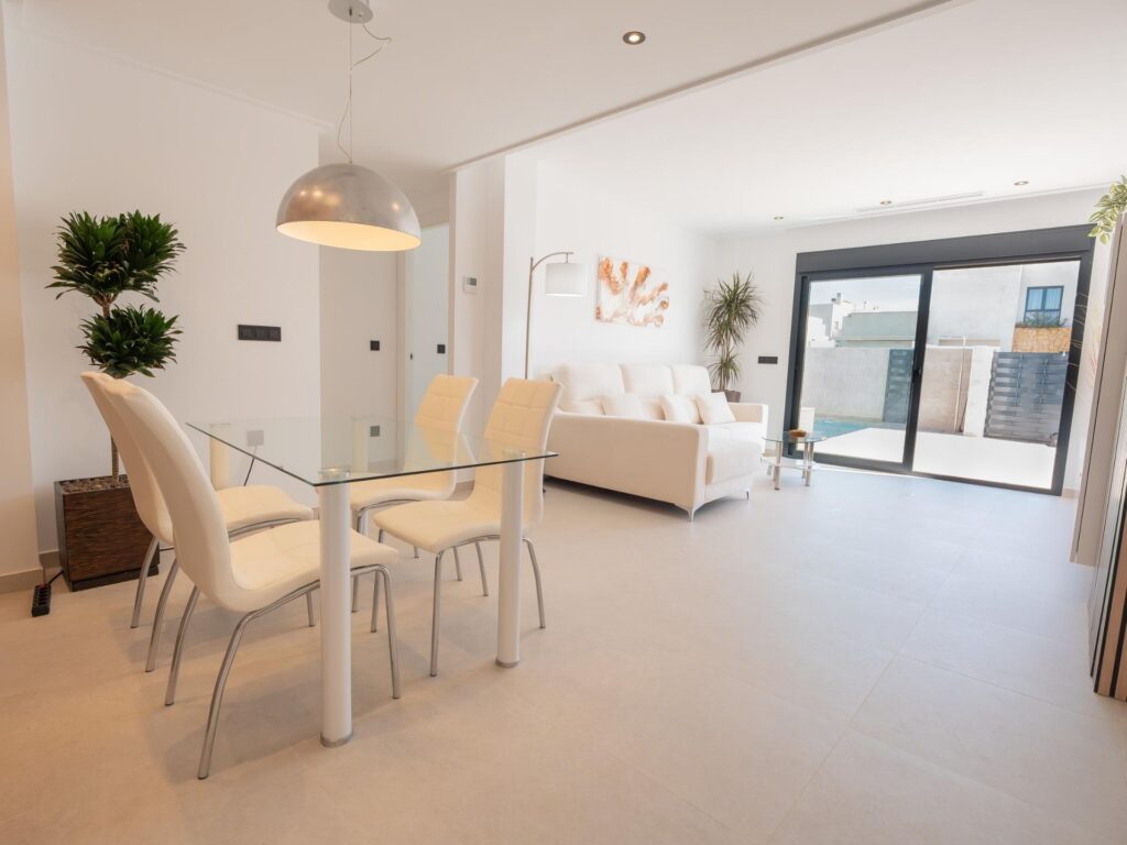 Nowe domy z prywatnym basenem w Oasis de la Marina, Costa Blanca