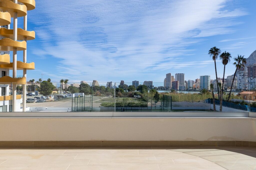 Nowoczesne domy w Calpe, zaledwie 450 m od plaży Playa del Cantal Roig