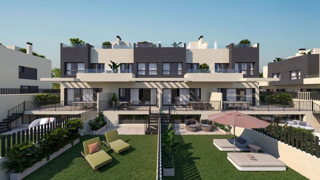 Nowe domy szeregowe z 4 sypialniami w Torre del Mar, zaledwie 800 m od plaży