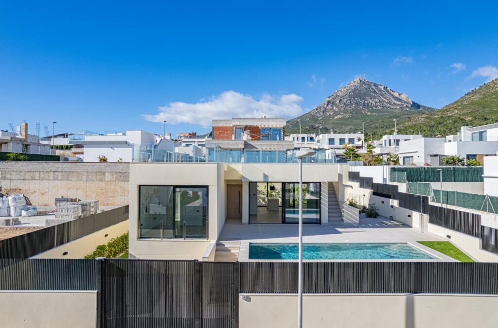 Gotowa do zamieszkania nowa willa z widokiem na morze w La Alberca Polop