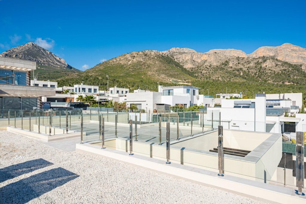 Gotowa do zamieszkania nowa willa z widokiem na morze w La Alberca Polop