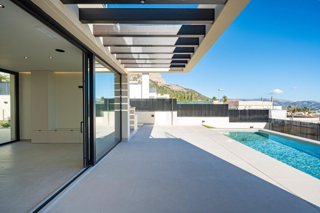 Gotowa do zamieszkania nowa willa z widokiem na morze w La Alberca Polop