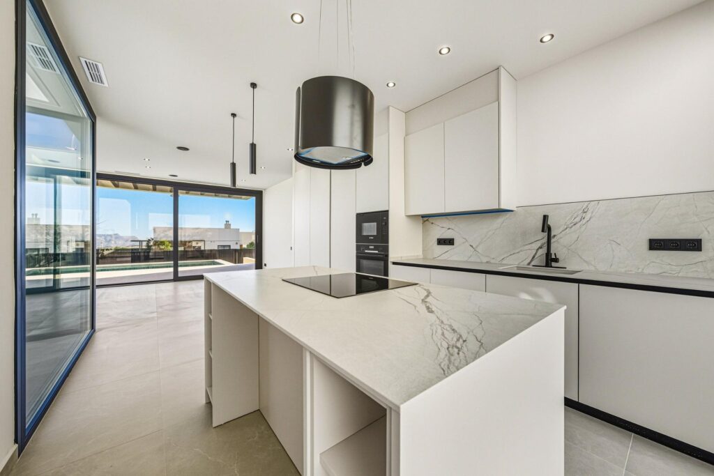 Gotowa do zamieszkania nowa willa z widokiem na morze w La Alberca Polop