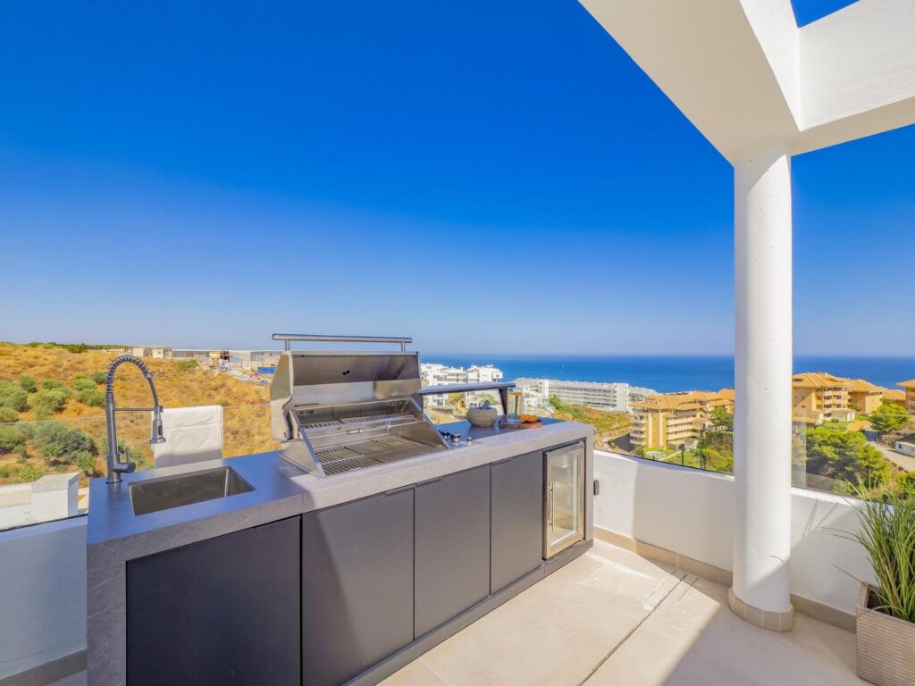Luksusowe nowe kamienice z widokiem na morze w El Higuerón, Costa del Sol