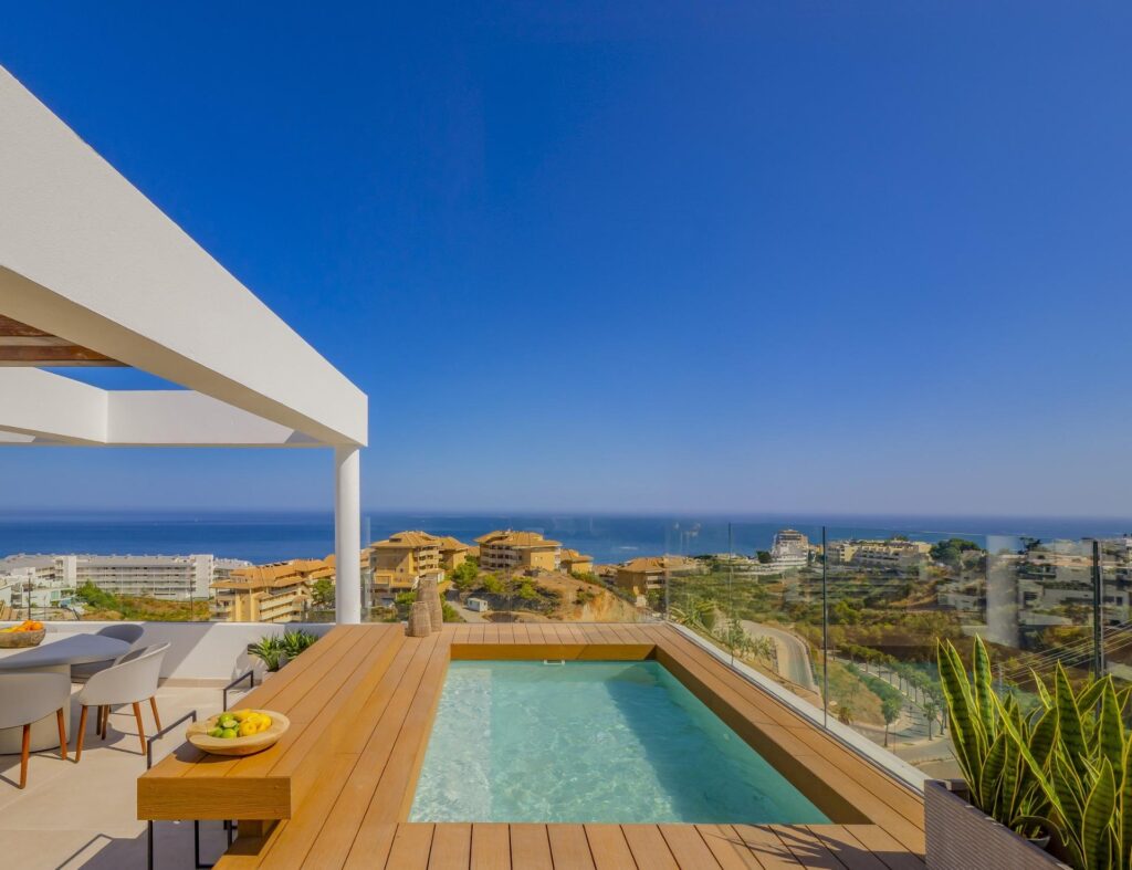 Luksusowe nowe kamienice z widokiem na morze w El Higuerón, Costa del Sol