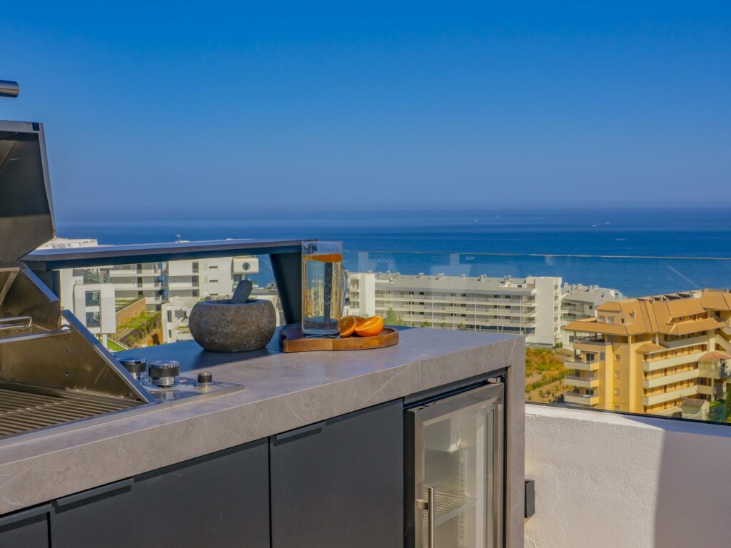 Luksusowe nowe kamienice z widokiem na morze w El Higuerón, Costa del Sol