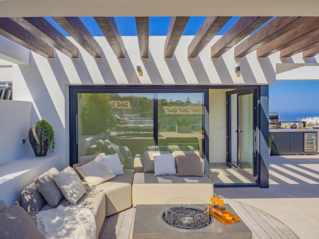 Luksusowe nowe kamienice z widokiem na morze w El Higuerón, Costa del Sol