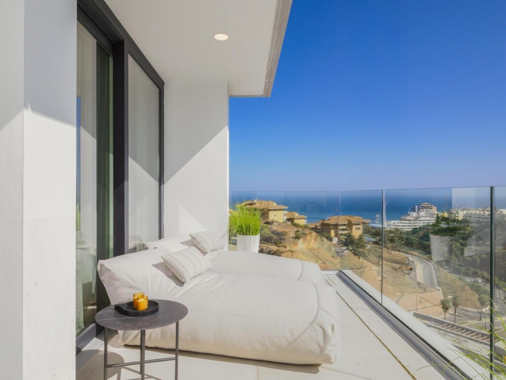 Luksusowe nowe kamienice z widokiem na morze w El Higuerón, Costa del Sol