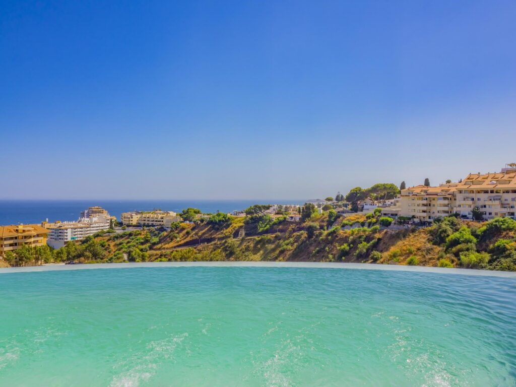 Luksusowe nowe kamienice z widokiem na morze w El Higuerón, Costa del Sol