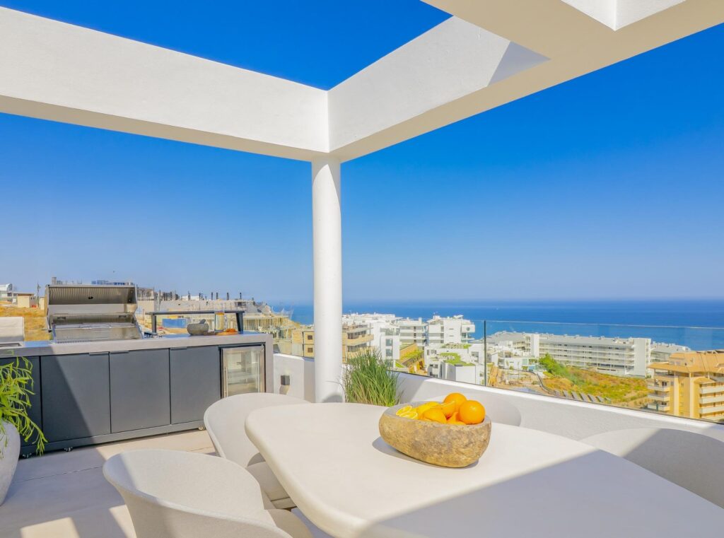 Luksusowe nowe kamienice z widokiem na morze w El Higuerón, Costa del Sol