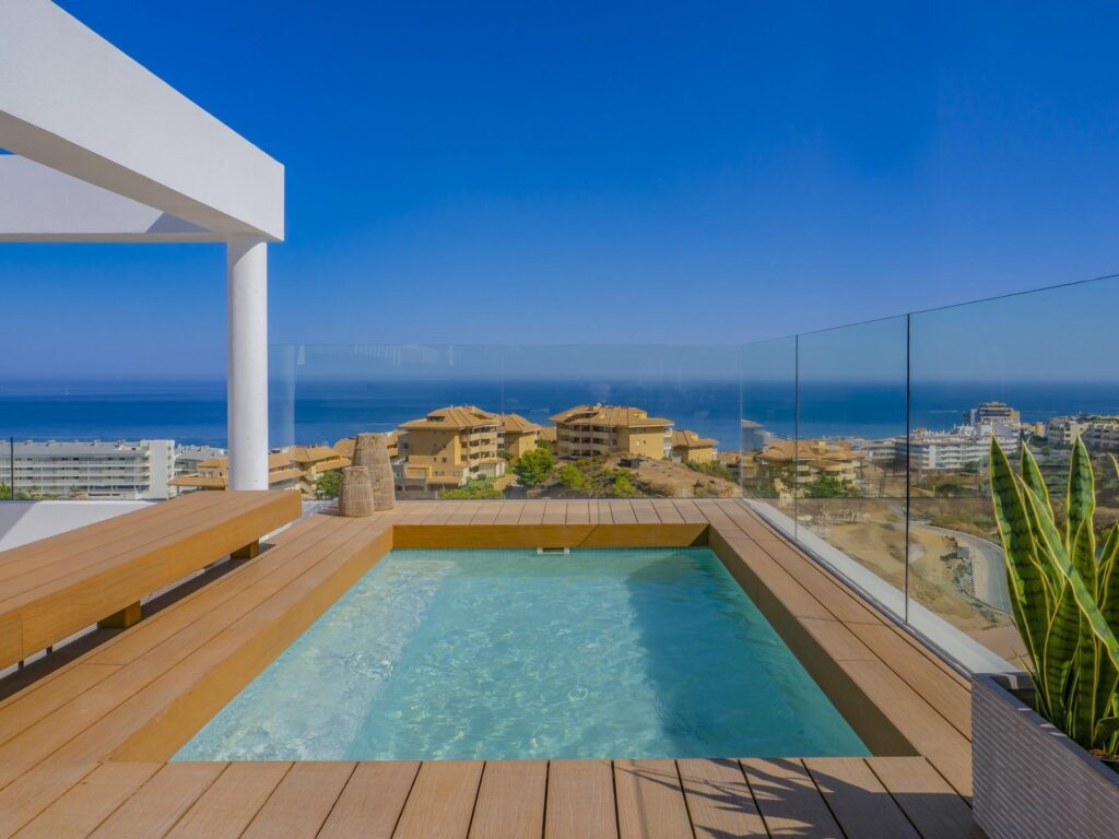Luksusowe nowe kamienice z widokiem na morze w El Higuerón, Costa del Sol