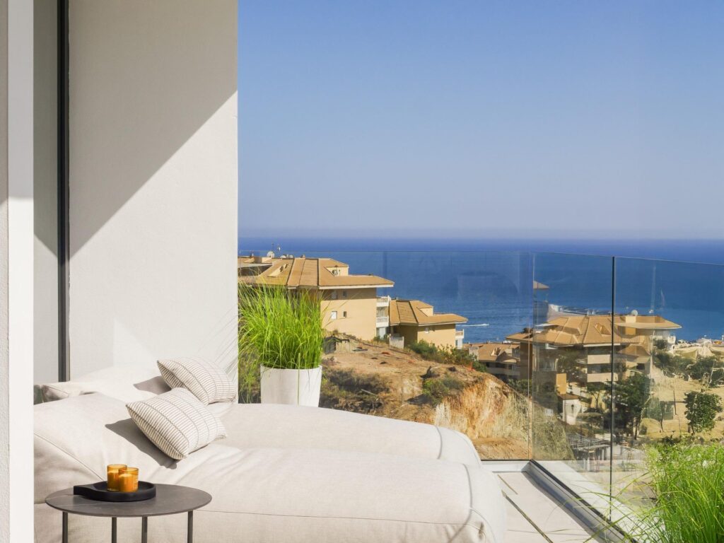 Luksusowe nowe kamienice z widokiem na morze w El Higuerón, Costa del Sol