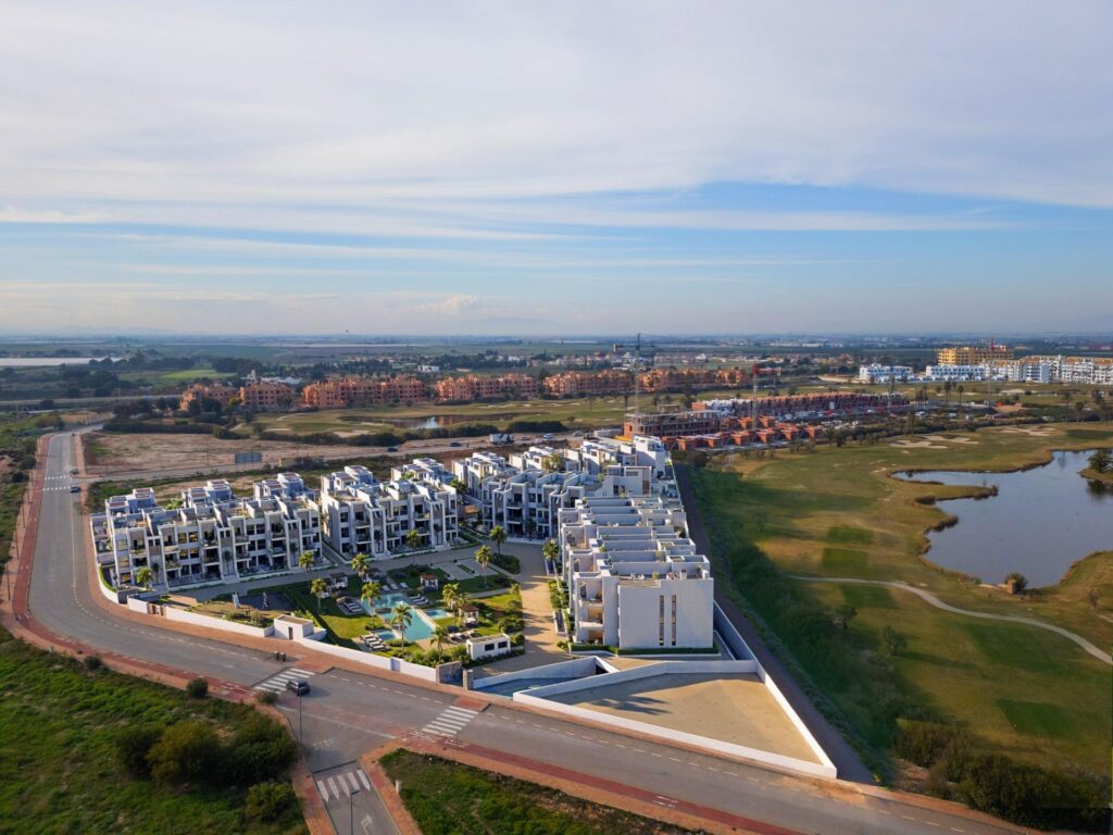 Nowe apartamenty w ośrodku wypoczynkowym La Serena Golf-Los Alcazares w pobliżu plaży