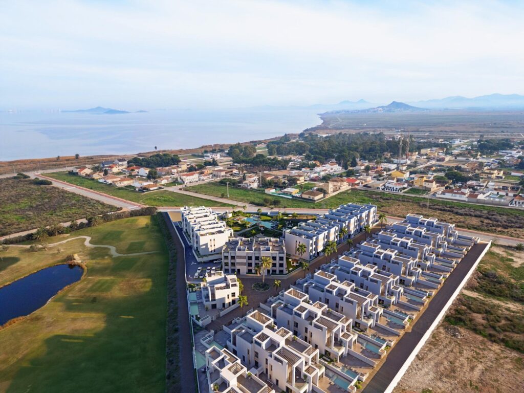 Nowe apartamenty w ośrodku wypoczynkowym La Serena Golf-Los Alcazares w pobliżu plaży