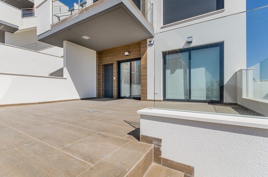 NOWY BUDYNEK BUNGALOWÓW W SAN MIGUEL DE SALINAS