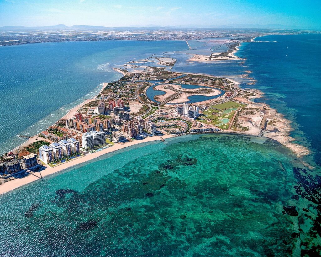 Odkryj luksusowe życie w La Manga del Mar Menor