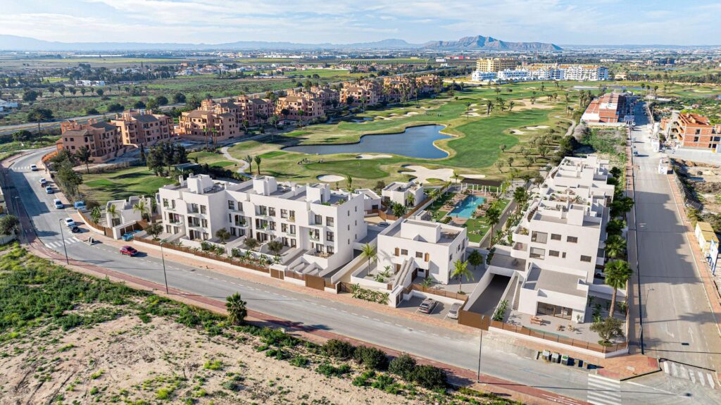 Nowy kompleks mieszkaniowy w Los Alcázares przy polu golfowym Serena Golf