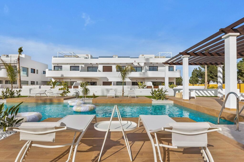 Nowy kompleks mieszkaniowy w pobliżu pola golfowego Serena i Mar Menor w Los Alcazares