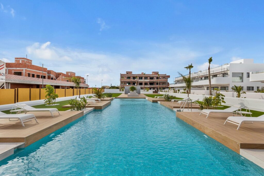Nowy kompleks mieszkaniowy w pobliżu pola golfowego Serena i Mar Menor w Los Alcazares