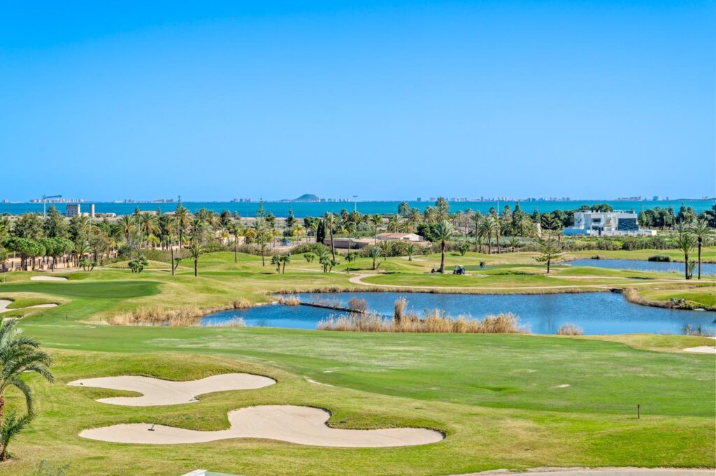 Nowe apartamenty i wille przy polu golfowym w Los Alcazares na Costa Calida