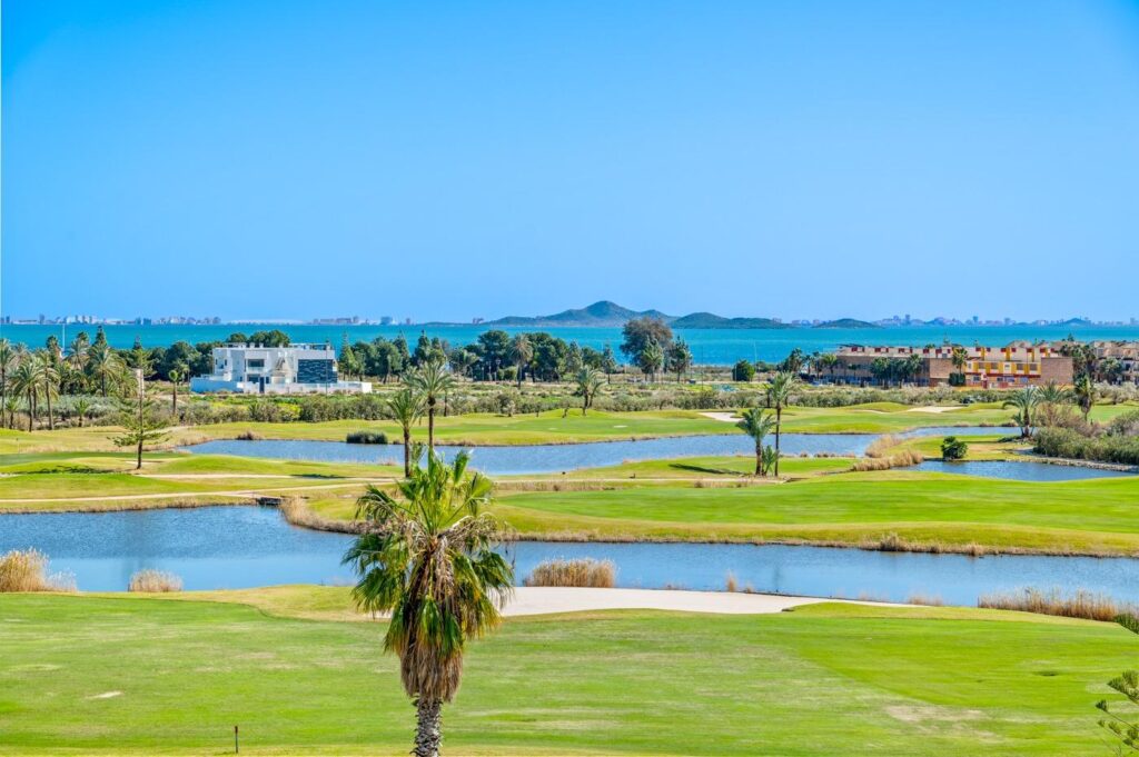 Nowe apartamenty i wille przy polu golfowym w Los Alcazares na Costa Calida