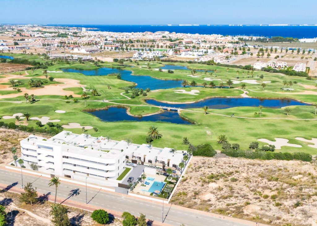 Nowe apartamenty i wille przy polu golfowym w Los Alcazares na Costa Calida