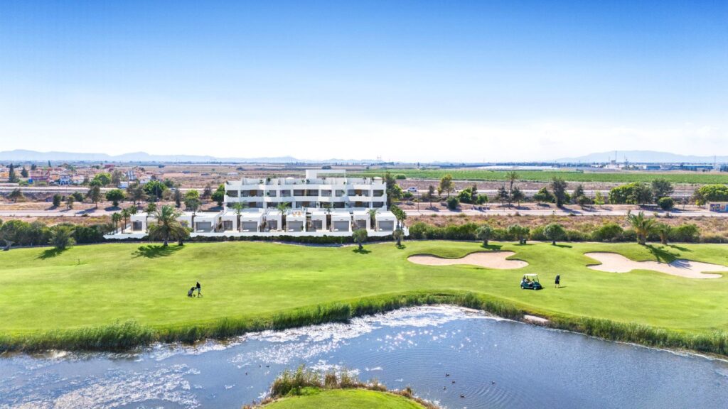 Nowe apartamenty i wille przy polu golfowym w Los Alcazares na Costa Calida