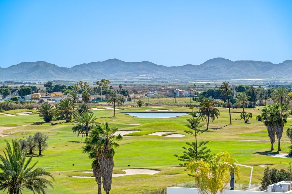 Nowe apartamenty i wille przy polu golfowym w Los Alcazares na Costa Calida