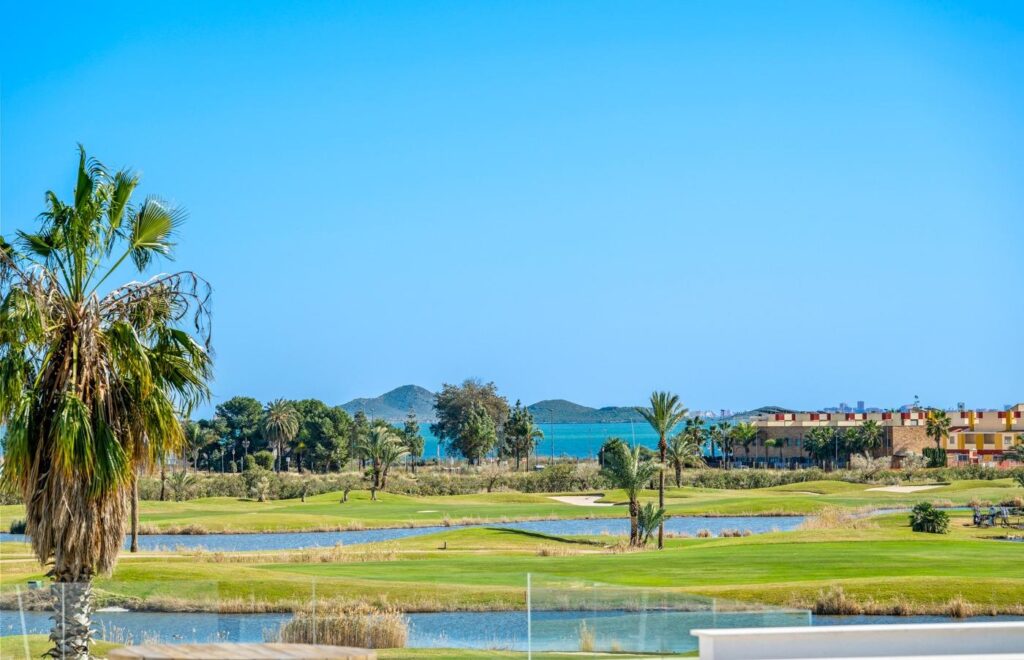 Nowe apartamenty i wille przy polu golfowym w Los Alcazares na Costa Calida