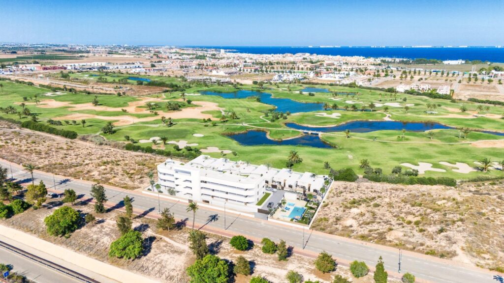Nowe apartamenty i wille przy polu golfowym w Los Alcazares na Costa Calida