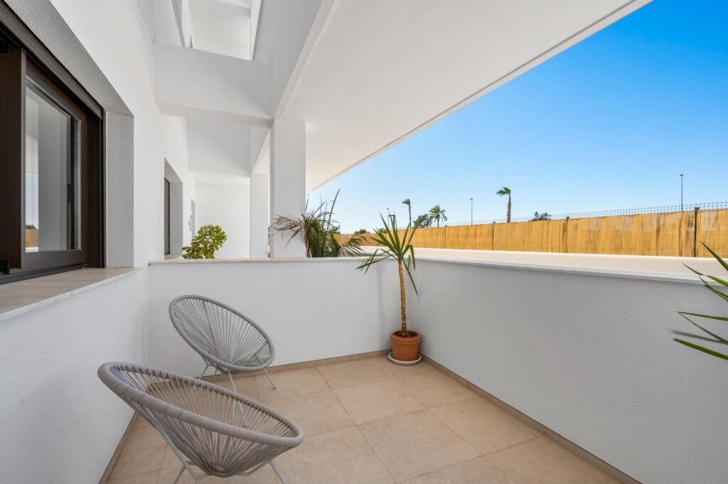 Nowe apartamenty i wille przy polu golfowym w Los Alcazares na Costa Calida