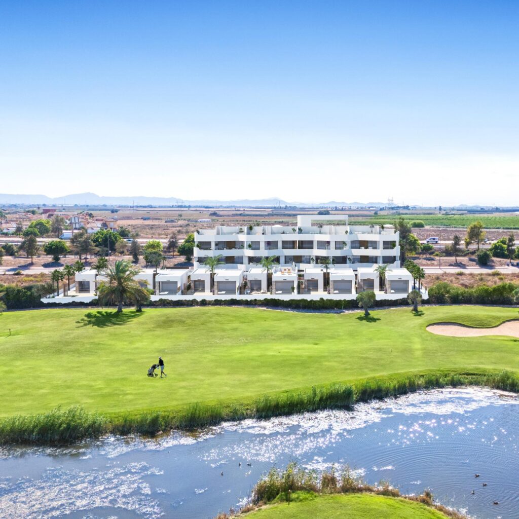 Nowe apartamenty i wille przy polu golfowym w Los Alcazares na Costa Calida
