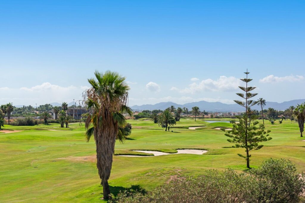Nowe apartamenty i wille przy polu golfowym w Los Alcazares na Costa Calida