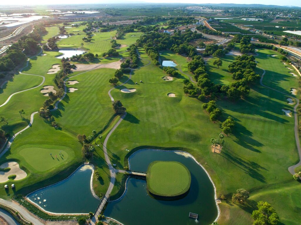 Nowe wille budowlane na linii frontu Lo Romero Golf