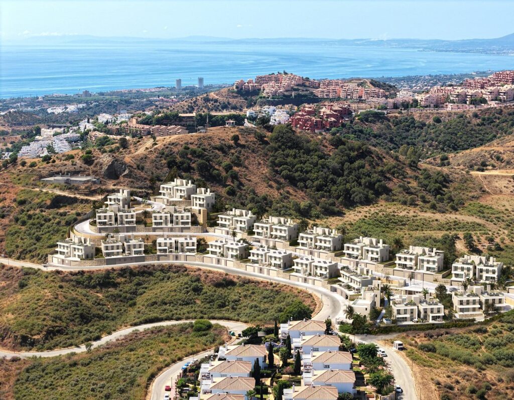 Ekskluzywne wille z 4 sypialniami w Calanova Golf na Costa del Sol