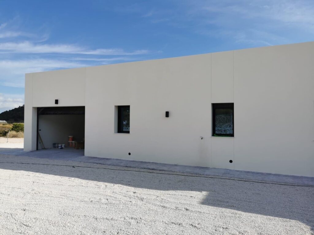 Nowe wille budowane na zamówienie w Pinoso (Alicante): przestronne domy w otoczeniu natury