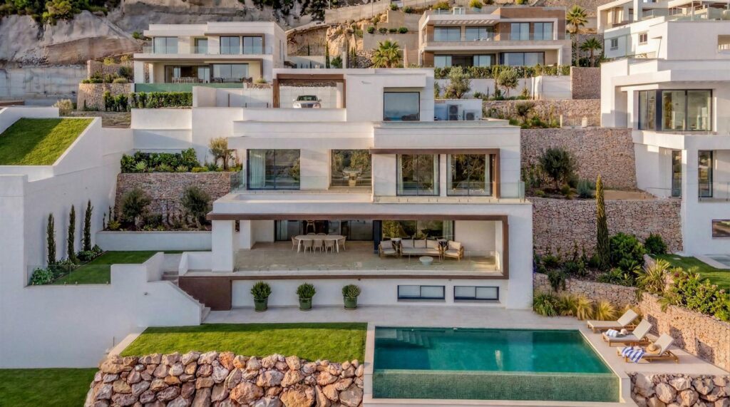Nowo wybudowane luksusowe wille z widokiem na morze w Pinares de San Anton, Malaga
