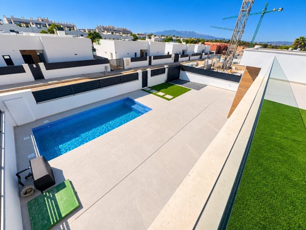 NOWY BUDYNEK WILLE W CONDADO DE ALHAMA POLE GOLFOWE
