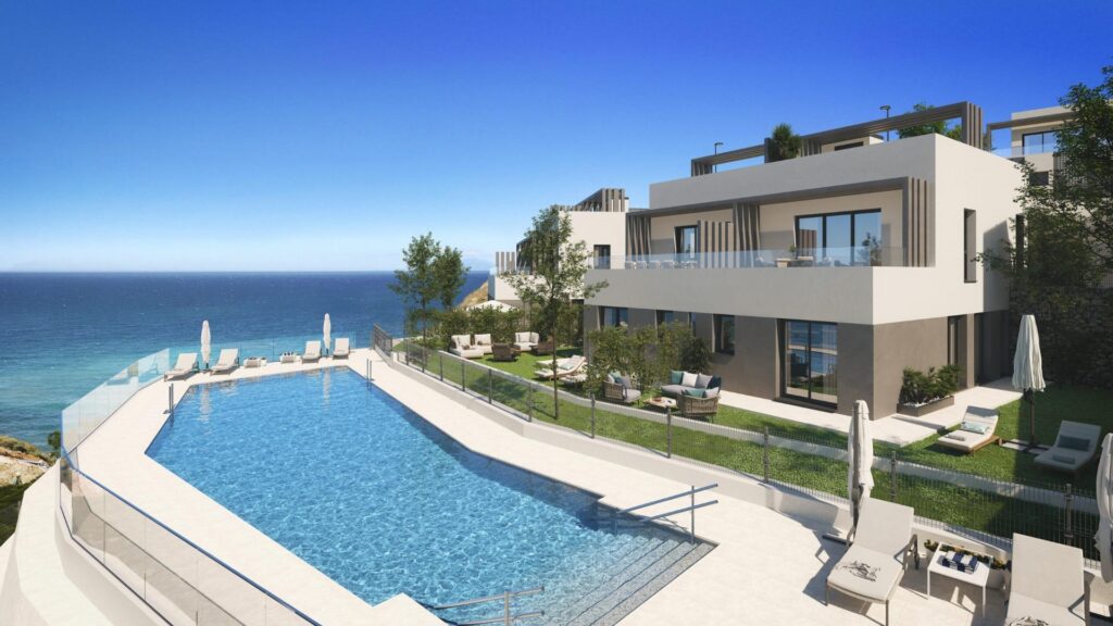 Nowe domy z widokiem na morze w Castillo de Lagos, wschodnie wybrzeże Costa del Sol
