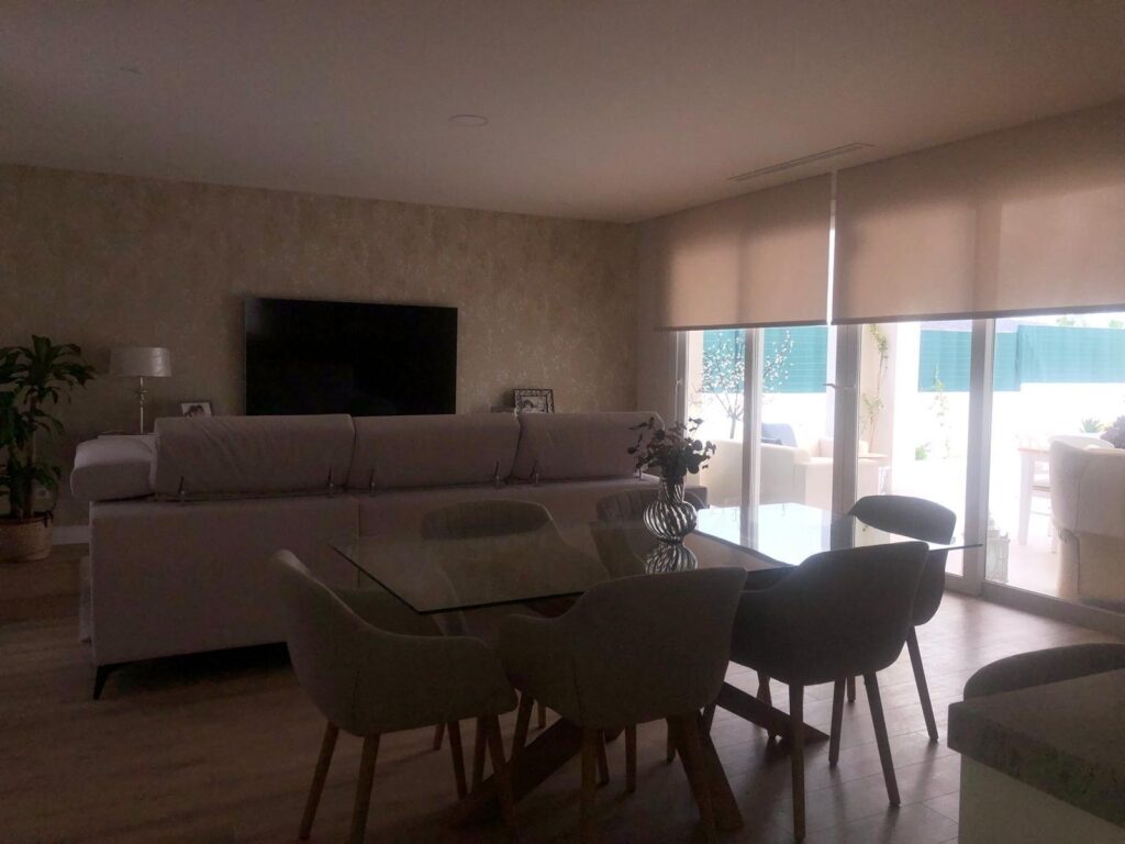 Nowe wille budowane na zamówienie w Pinoso (Alicante): przestronne domy w otoczeniu natury