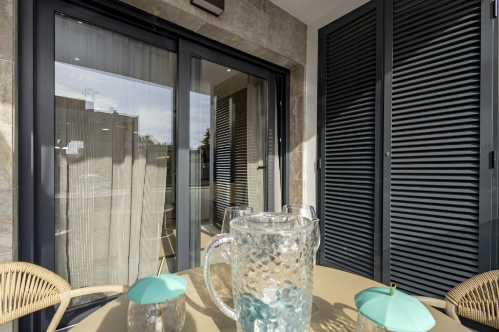 Nowe apartamenty z basenem wspólnym w Nueva Torrevieja