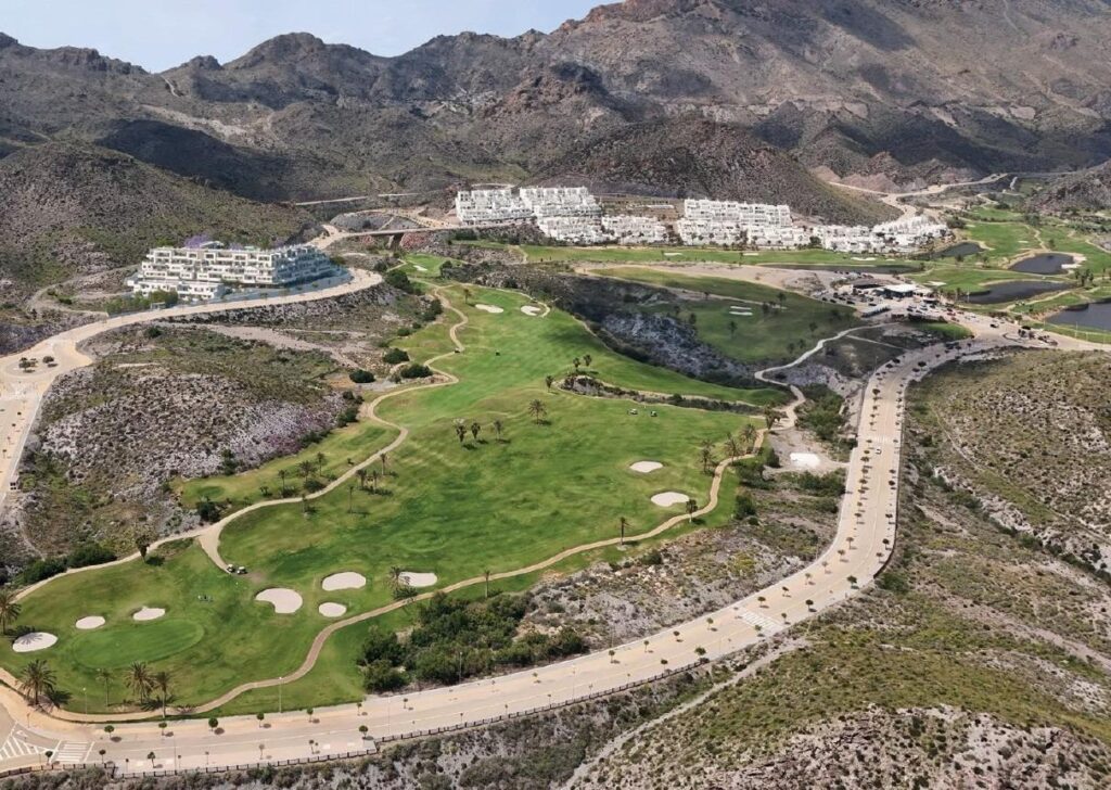 Nowo wybudowane apartamenty z widokiem na morze i pole golfowe w Pulpí w prowincji Almería